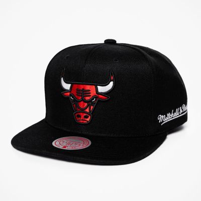 Mitchell & Ness English Dropback Snapback Chicago Bulls Black - Musta - Korkki Mitchell & Ness English Dropback Snapback Chicago Bulls Black - Musta - Korkki