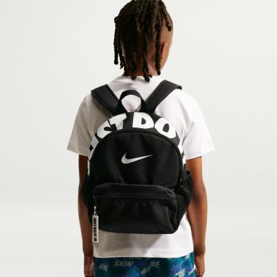 Nike JDI Backpack 2.0 Kids' Mini Backpack (11L) Black - Musta - Reppu Nike JDI Backpack 2.0 Kids' Mini Backpack (11L) Black - Musta - Reppu