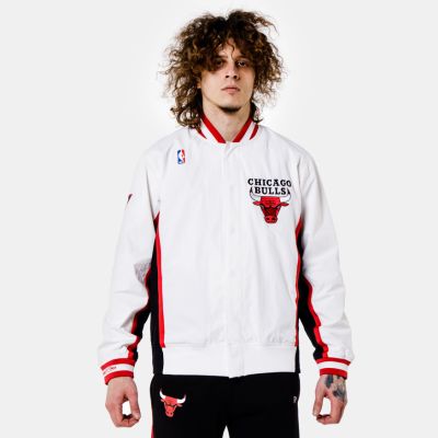 Mitchell & Ness Authentic Warm Up Jacket 96 Chicago Bulls White - Valkoinen - Takki Mitchell & Ness Authentic Warm Up Jacket 96 Chicago Bulls White - Valkoinen - Takki